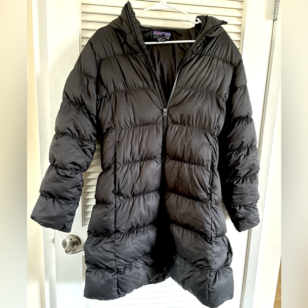 Patagonia Women’s Black Down Parka with Hood (Medium)